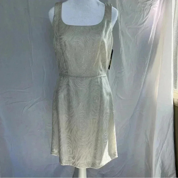 Gianni Bini sleeveless scoop neck cream and silver patterned dress. - Picture 5 of 11
